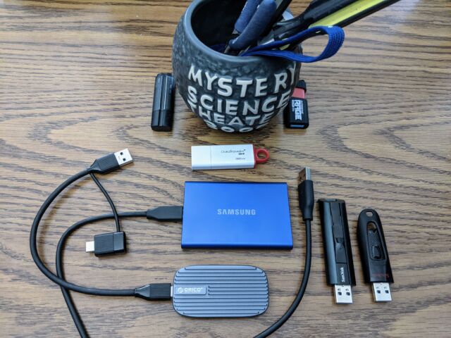 The Samsung T7 (middle) is a well-performing portable SSD.