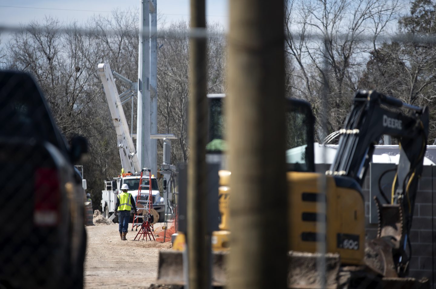 Report: Tesla is secretly building a giant 100 MW battery in Texas ...