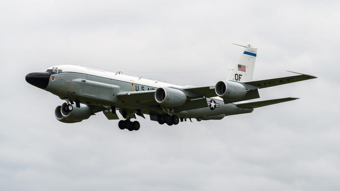 Touch of gray: The Air Force can’t retire the Boeing 707 - Ars Technica