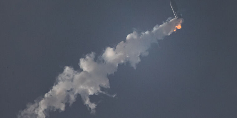 Tempo permettendo, SpaceX proverà a lanciare oggi un prototipo dell’astronave