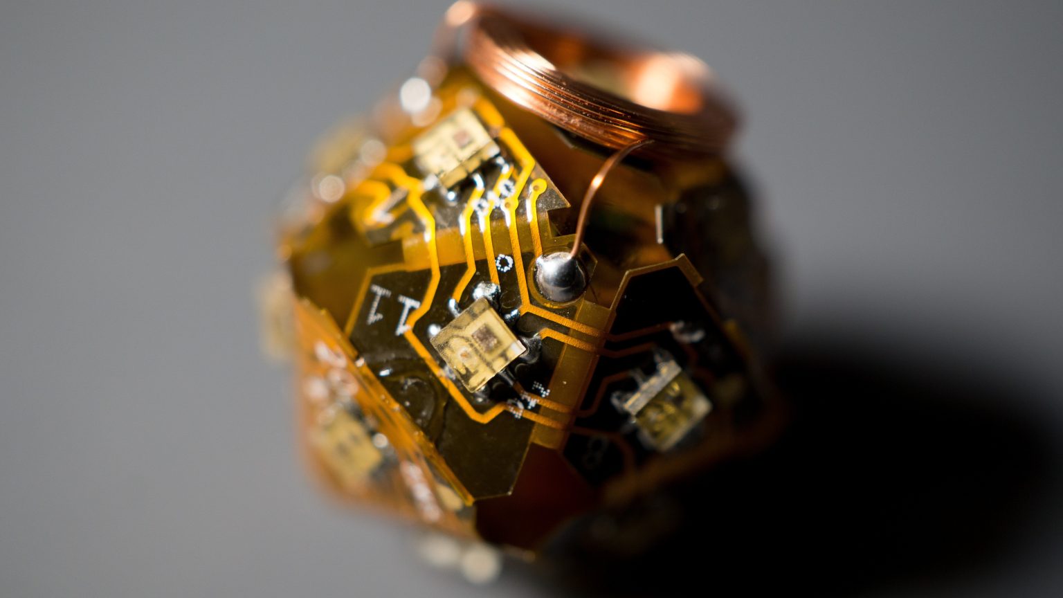 A light show for every crit: How good are the $39 Pixels “smart” dice ...