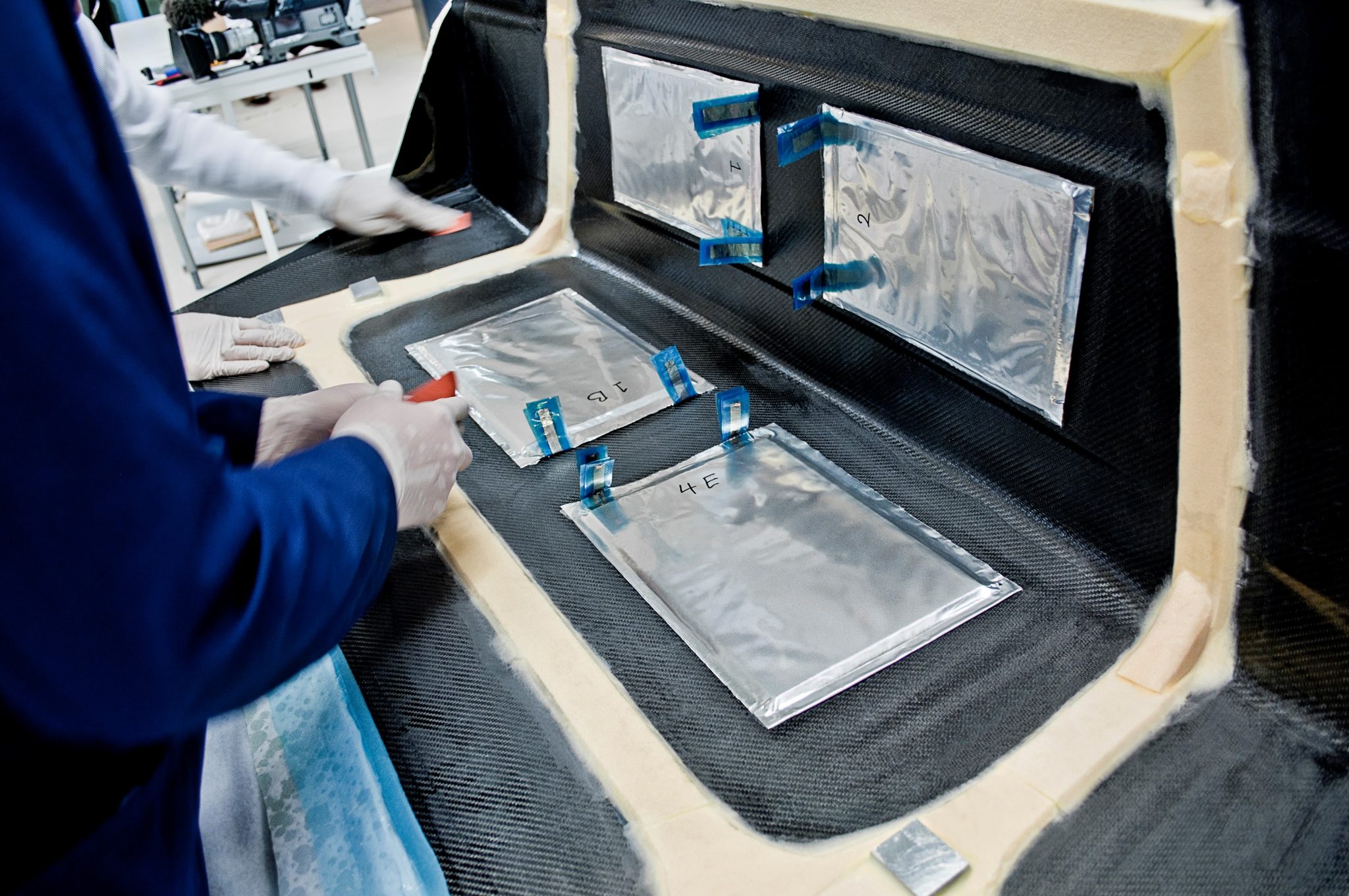 This Swedish carbon-fiber battery could revolutionize car design - Ars ...
