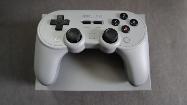 El 8Bitdo Pro 2 es una alternativa personalizable y cómoda al Switch Pro Controller de Nintendo.