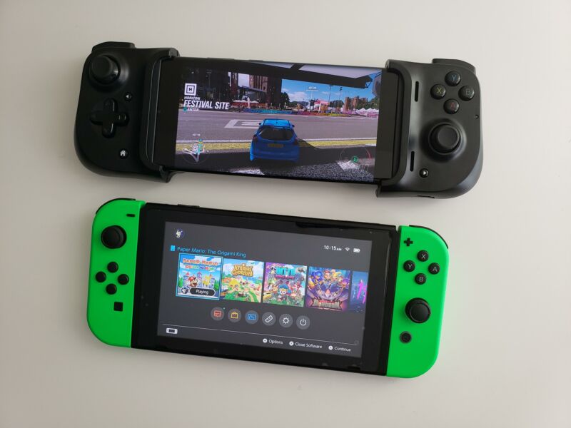 That Android Note Ultra 20 (with removable controller) at the top of the image is the closest you're gonna get to a Switch-like xCloud streaming experience.