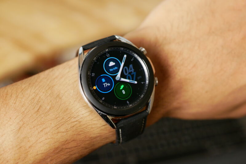 The galaxy watch 3 on a user's wrist