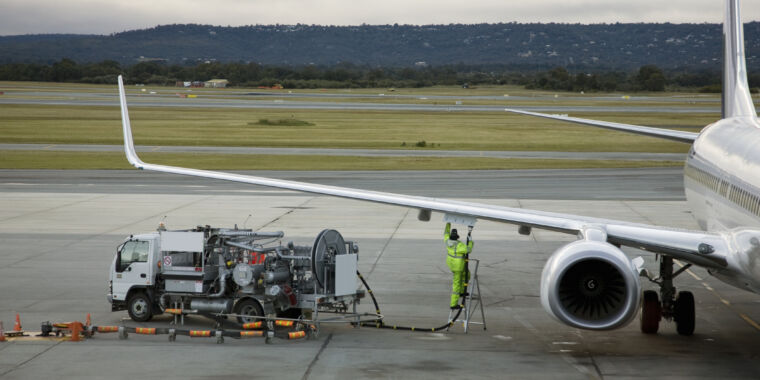 From trash to jet fuel in 60 minutes—and 220º C