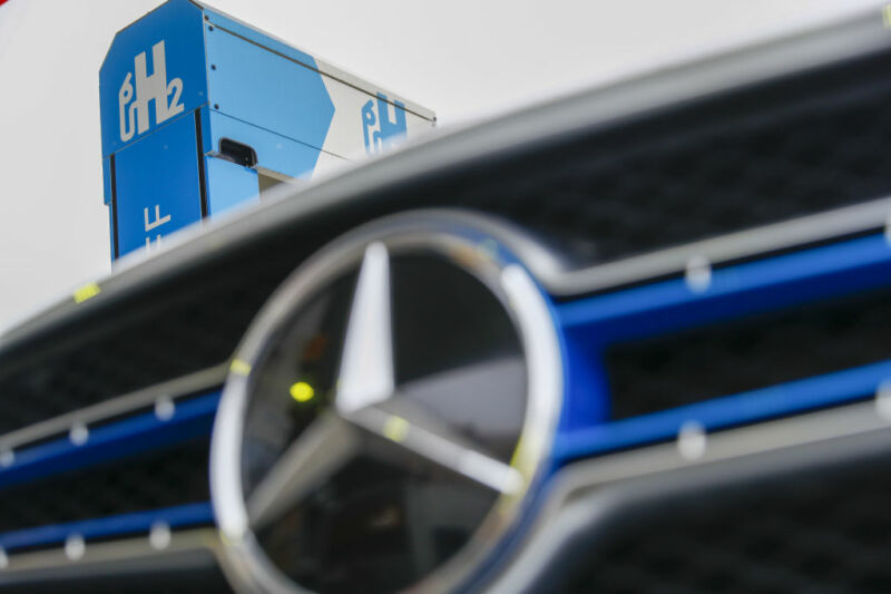 Volvo and Daimler bet on hydrogen truck boom this decade