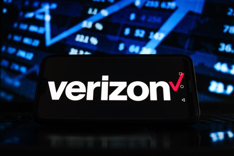 Verizon forces users onto pricier plans to get 50permonth gov’t