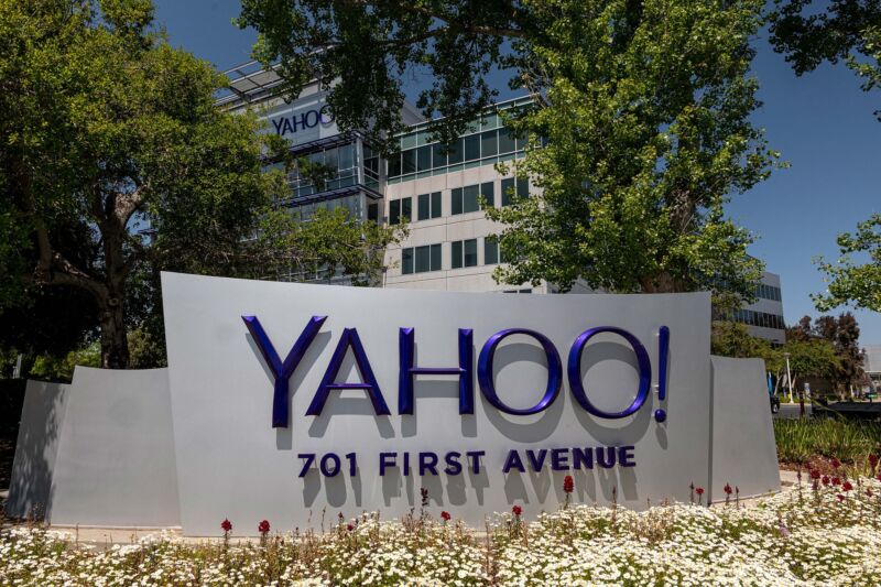 Yahoo Takes $350 Million Hit in Verizon Deal - BankInfoSecurity