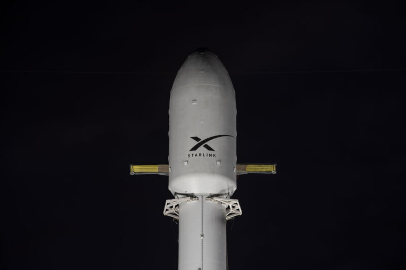 Photo of the Starlink payload on top of a Falcon 9 rocket in Florida this week.