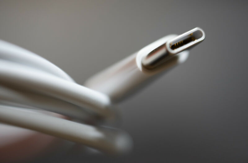 New USB-C Type 2.1 standard offers 240 W power | Ars Technica