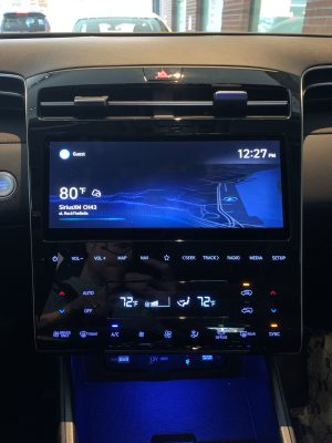 THe infotainment system of a Hyundai Tucson Hybrid