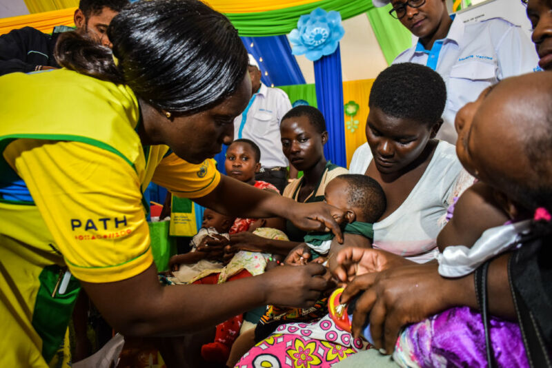 Image of a health worker administering a shot.