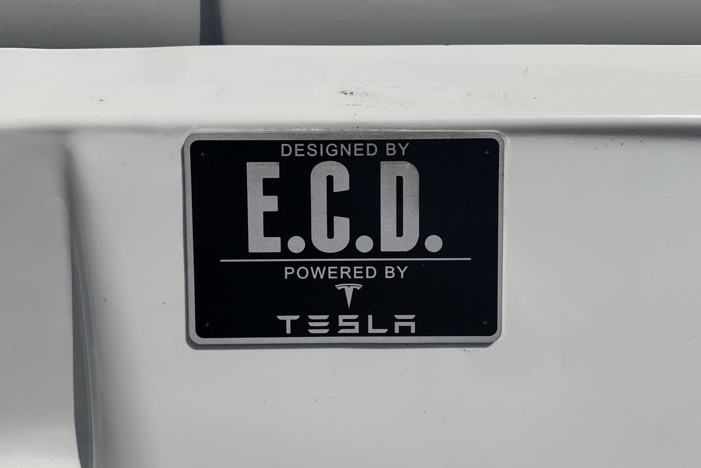 This Range Rover Classic restomod runs on Tesla power - Ars Technica