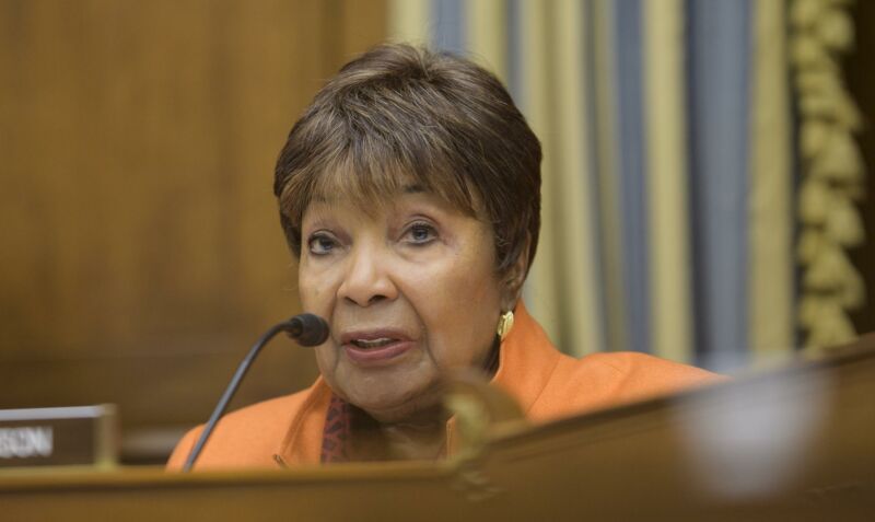 Le représentant Eddie Bernice Johnson, D-Texas, préside le comité de la Chambre sur la science, l'espace et la technologie.