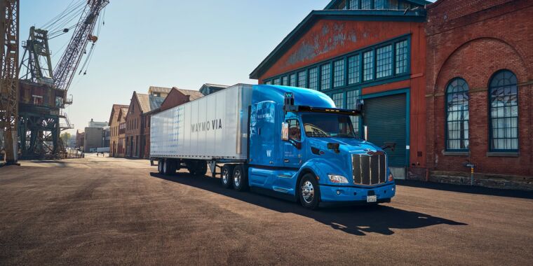 On Thursday morning, Waymo announced that it is working with trucking company JB Hunt to autonomously haul cargo loads in Texas. Class 8 JB Hunt truck