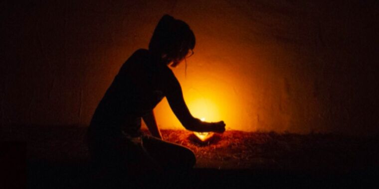 Archaeologists recreated three common kinds of Paleolithic cave lighting - Ars Technica