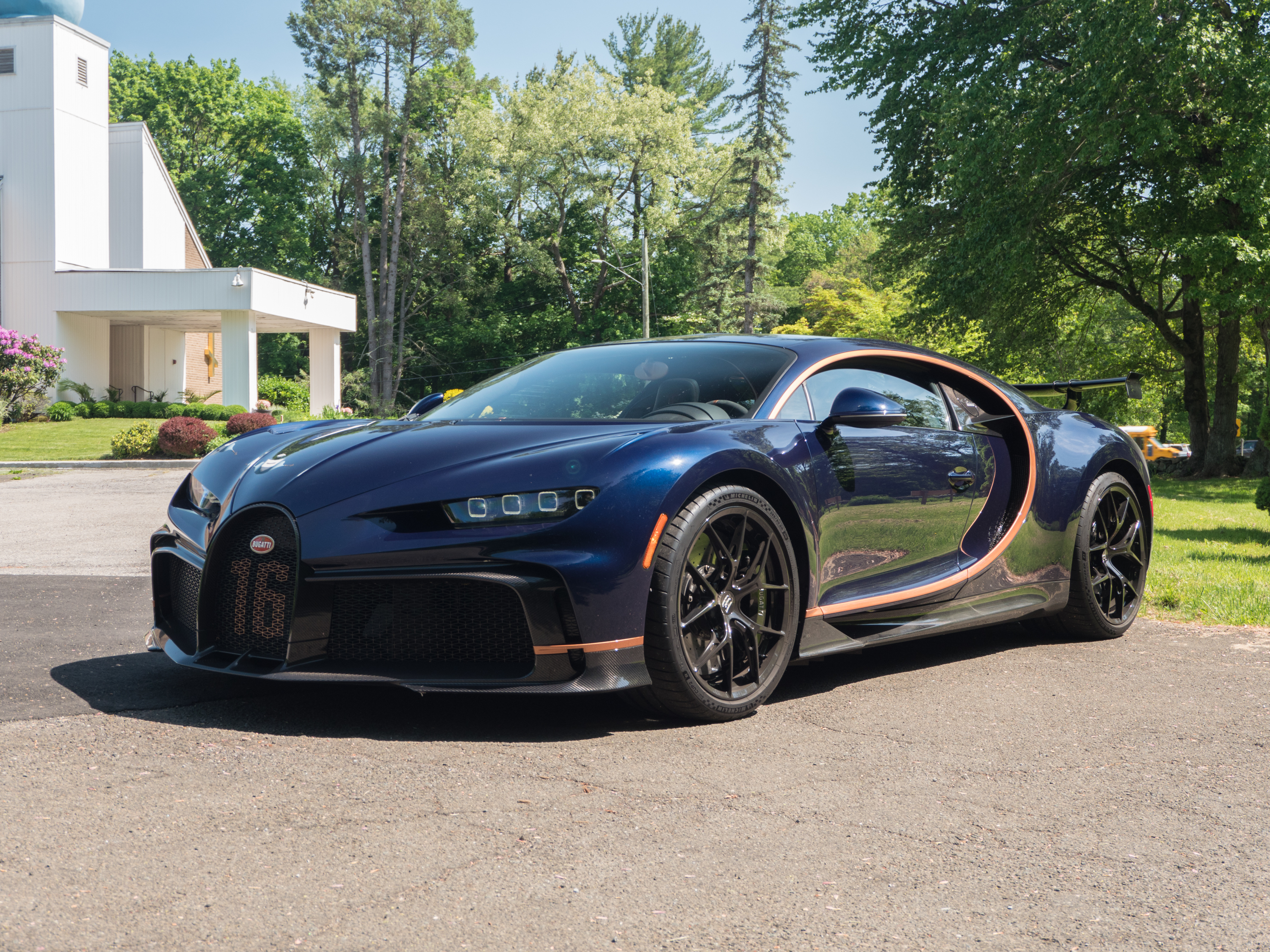 What s it like to drive a Bugatti Chiron Pur Sport in traffic