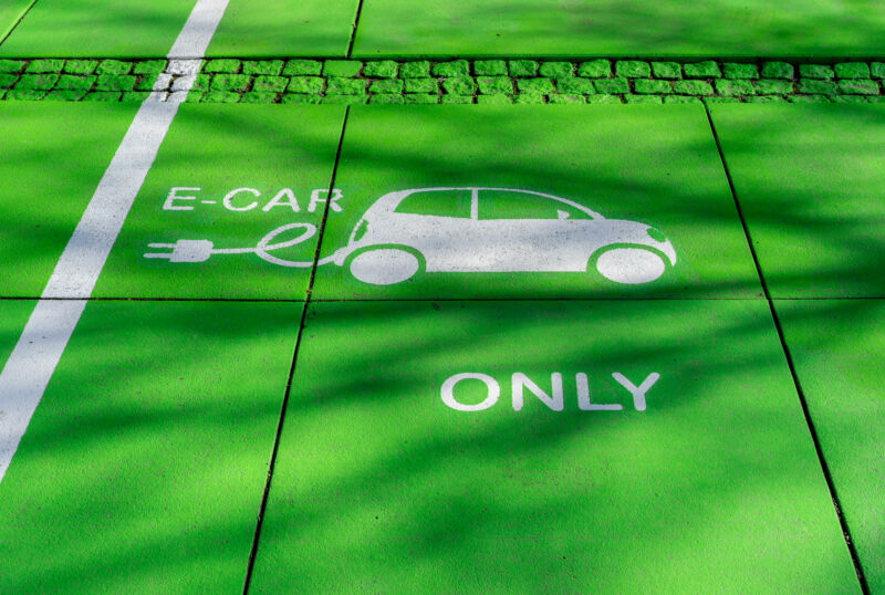 Electric cars have much lower life cycle emissions, new study confirms - Ars Technica