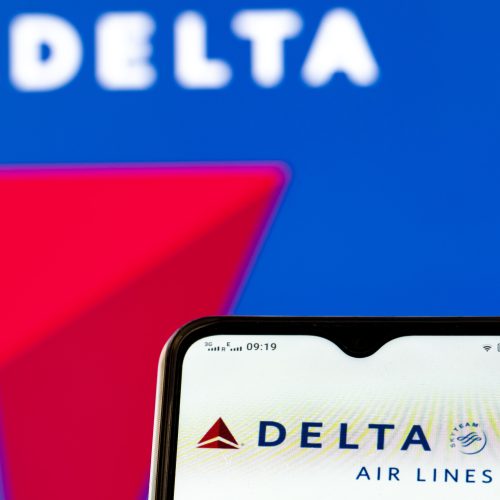 DEF CON crowd suspected in fake-hotspot attack on Delta flight