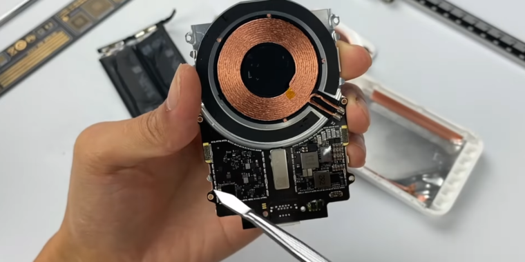 Photo of Le démontage révèle la capacité de la batterie MagSafe à 99 $ d’Apple