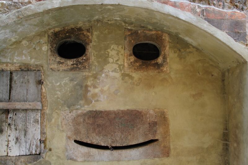 Wall in Tuscany with a smiley face