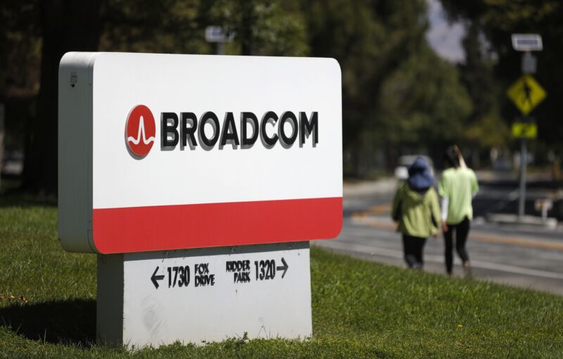 لافتة من Broadcom خارج أحد مكاتبها.