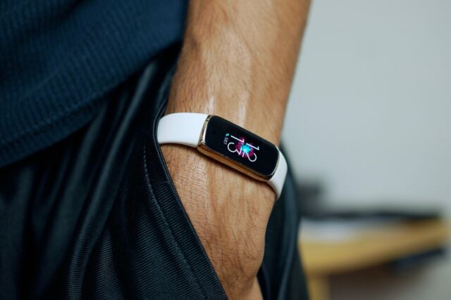 The Fitbit Luxe is a <a href="https://arstechnica.com/gadgets/2021/08/fitbits-luxe-activity-tracker-is-a-stylish-way-to-casually-care-about-fitness/" target="_blank" rel="noopener">simple but svelte activity tracker</a>.