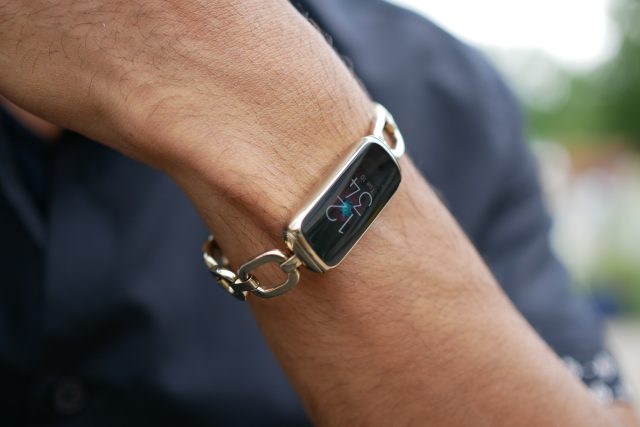 Fitbit Luxe gorjana スペシャルエディション トラッカー-