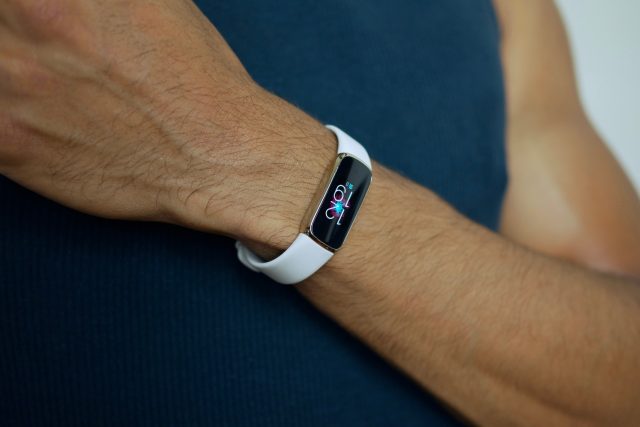 Fitbit Luxe review: This fitness tracker is so sleek, I can live