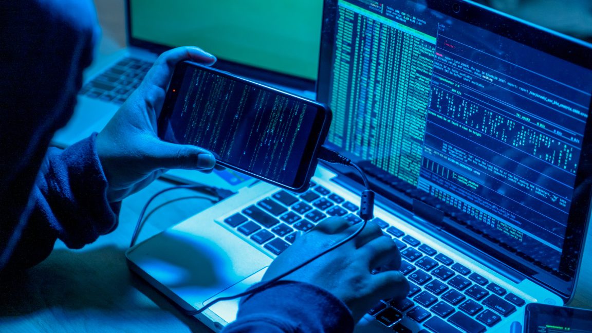 New “Glowworm attack” recovers audio from devices’ power LEDs