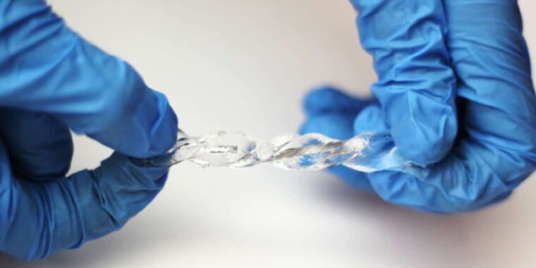 Liquid metal encased in hydrogel makes a promising energy-harvesting device thumbnail