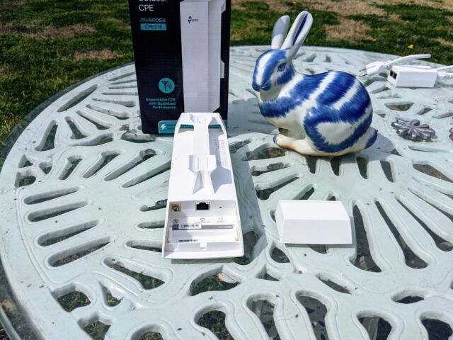 Building to Building Outdoor Wireless Solutions Combo Kit  HOWABN1-RB+HOW2R1-RB 
