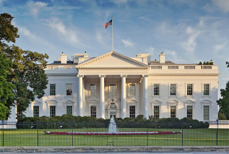 Casa Blanca de Estados Unidos durante el día.