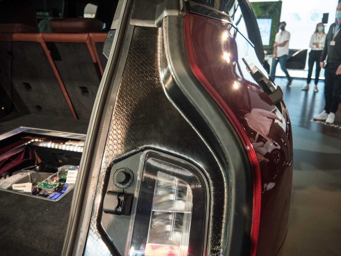 Bmw Ix Rear Forget the looks, love the tech: The $83,200 BMW iX electric SUV - Ars ...