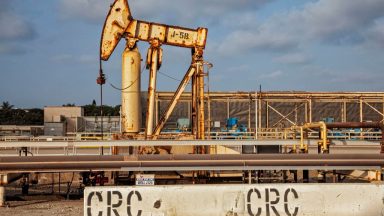 Image of an oil well and its associated hardware.