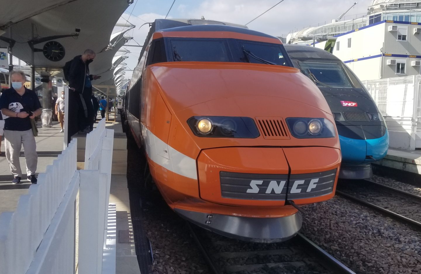 The-first-TGV-at-the-Gare-de-Lyon-by-Dha