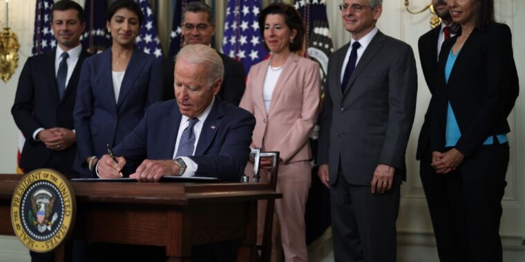 Biden’s baffling FCC delay could give Republicans a 2-1 FCC majority