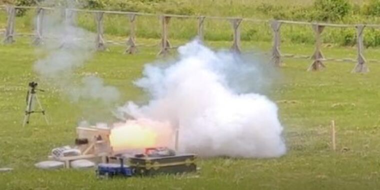 Scientists test medieval gunpowder recipes with 15th-century cannon replica thumbnail
