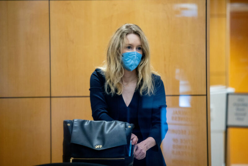 Elizabeth Holmes, founder of Theranos, is collecting her belongings after going through security at the Federal Building Robert F. Peckham with her defense team in San Jose, California on August 31, 2021. 