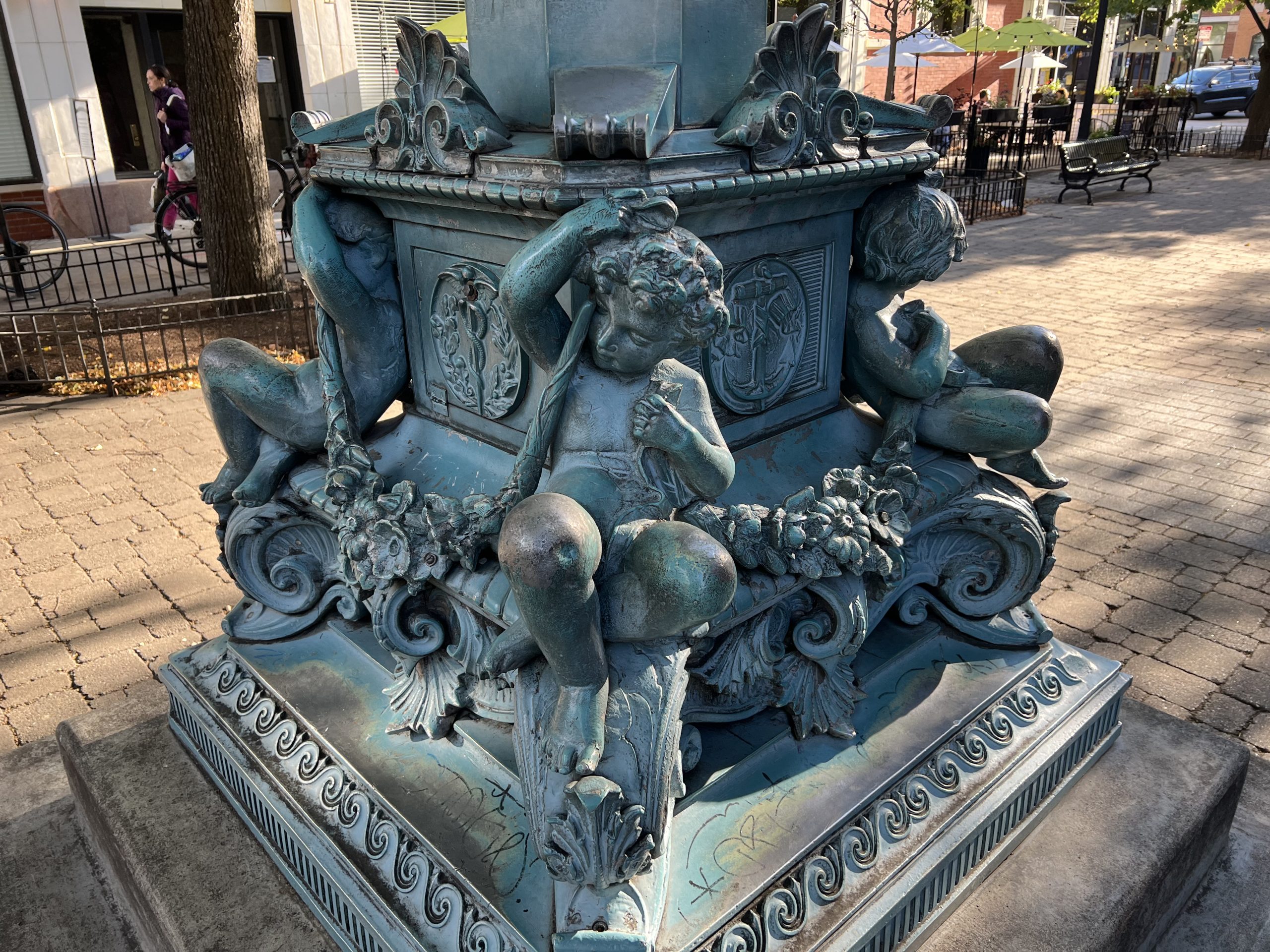 A statue in a city square