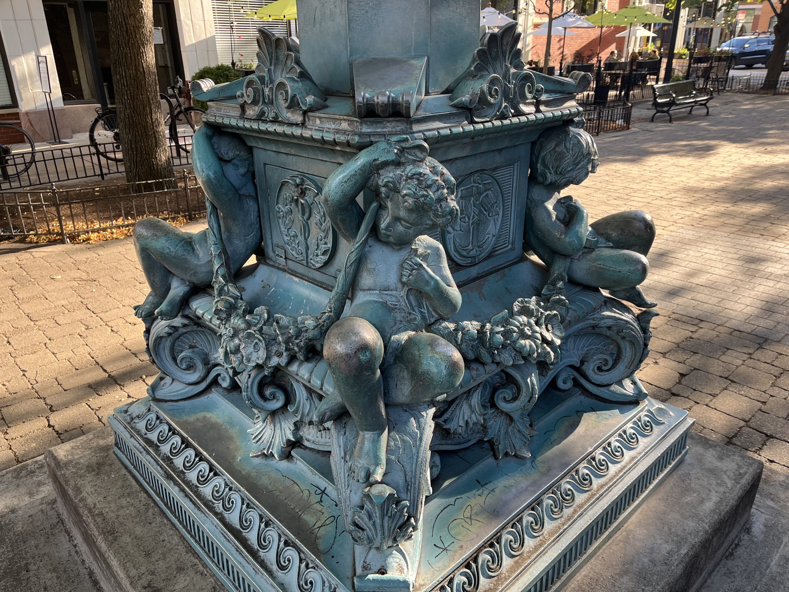 A statue in a city square