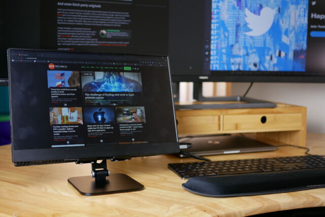https://cdn.arstechnica.net/wp-content/uploads/2021/10/Ars-Technica-Best-Ergonomic-home-office-desk-accessories-15-640x427.jpg