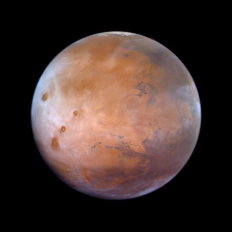 New whole-hemisphere image of Mars captured by the UAE "Hope" probe.
