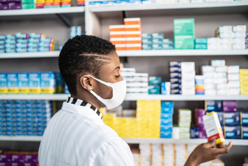 Image of a female pharmacist wearing a face mask.