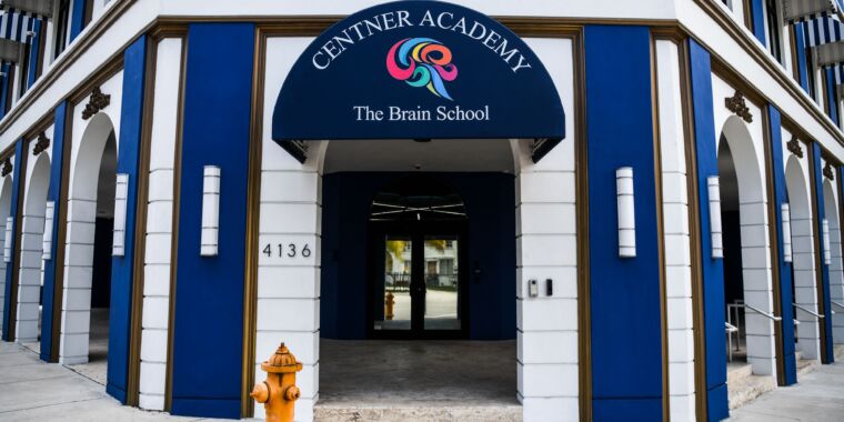 photo of Anti-vaccine school in Florida tells kids to stay home if they get a COVID shot image
