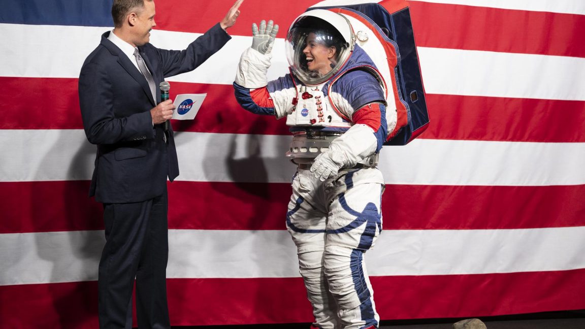 After years of futility, NASA turns to private sector for spacesuit help