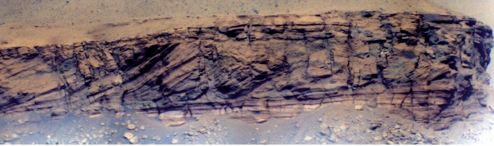 A closeup of Kodiak showing the flat/sloped/flat pattern of deposits that resulted from the growth of a delta within the crater lake.