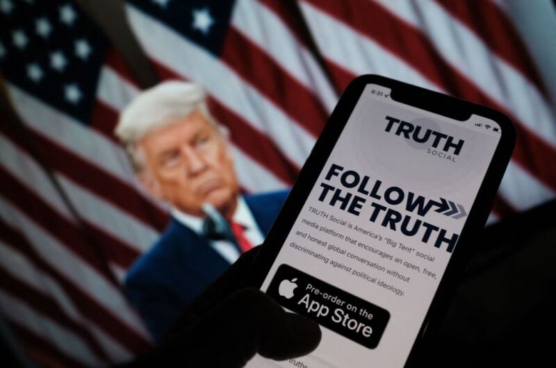 Trump to launch social media platform to compete with Twitter and Facebook