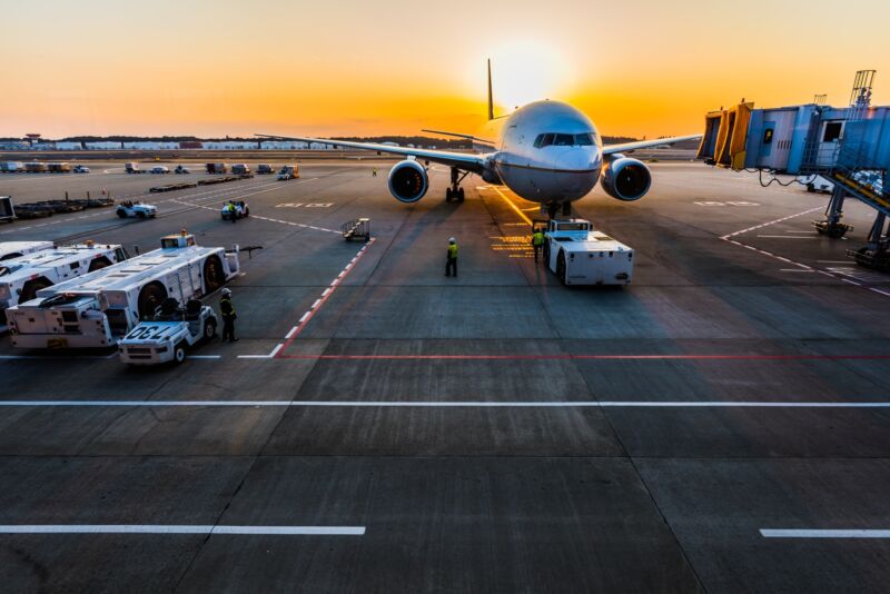 Los pasajeros no pudieron volar después de que el pasaporte de la vacuna del NHS se desconectó